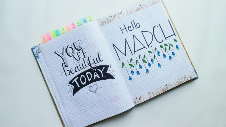 Juldyz Ábdikárimova otbasymen jańa úıiniń qonys toıyn toılady