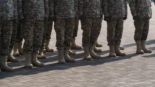 Pavlodarda áskerı qyzmetkerdi paraqorlyq áreketi úshin áskerı ataǵy men laýazymynan aıyrdy