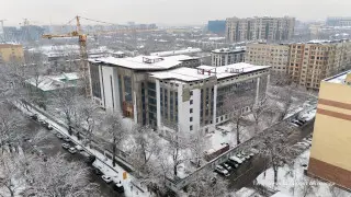 Алматыдағы сот ғимараты мен Сатыбалды қонақүйі: Неге құрылыс 8 жылдан бері тоқтап тұр?