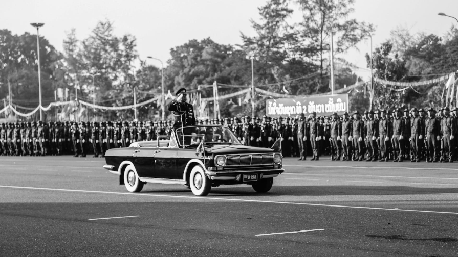 سمەرت سولداتا ۆ ارميي: كوماندير يزبەجال ناكازانيا، مات گوۆوريت و پىتكاح