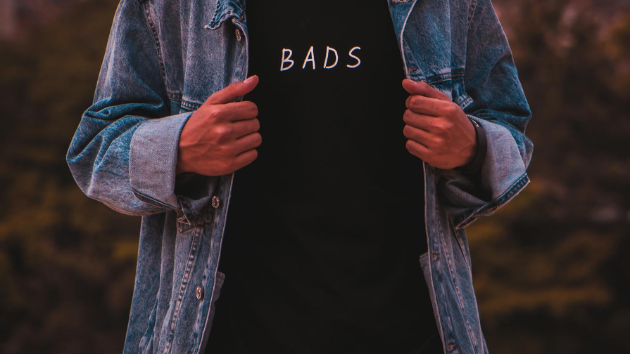 Júrsin Ermannyń qolyndaǵy shylym jurtty eleń etkizdi