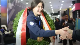 بەس بەس مارتە الەم چەمپيونى بولعان قازاقستاندىق سپورتشى ەلگە ورالدى