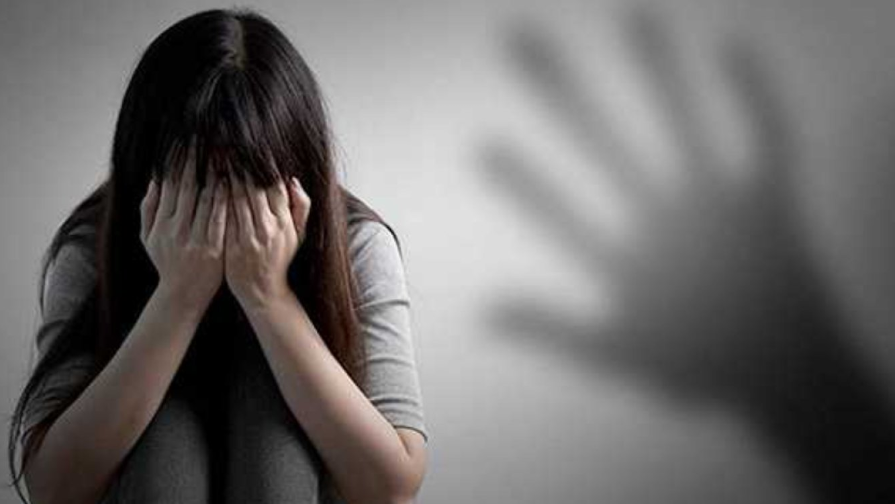 ءۇش بالاسىن ۇزاق جىلدار بويى زورلاعان اتا-انا قاماۋعا الىندى