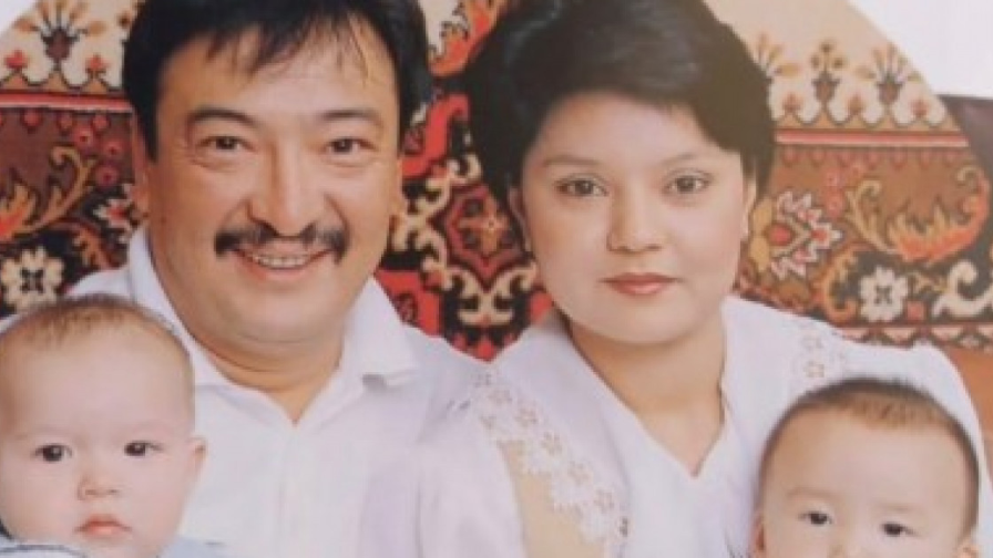 «ءسىزدى قۇشاقتاماعانىما 40 كۇن بولدى...»: ءاسانالى ءاشىموۆتىڭ نەمەرەسى اناسىن ساعىنىپ، جۇرەككە تيەتىن جازبا جاريالادى