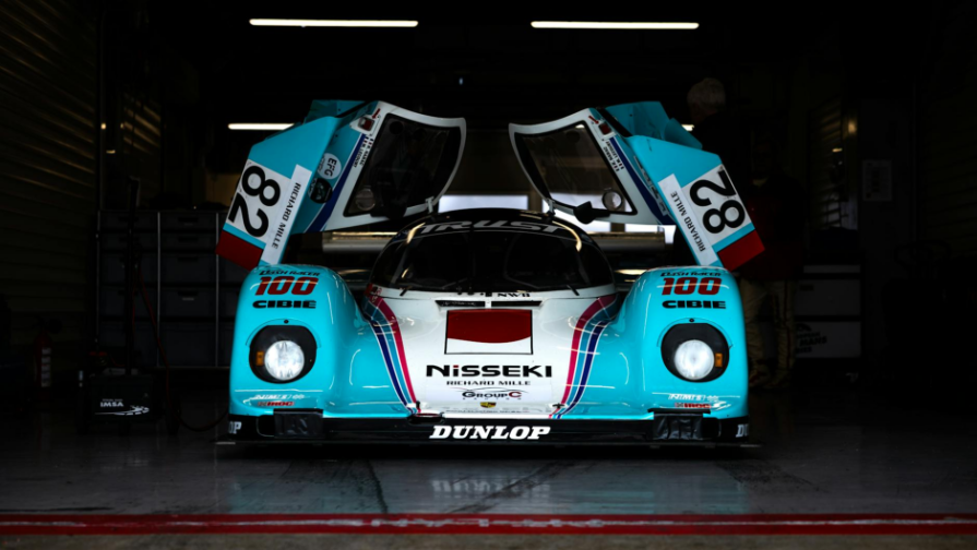 Баян Алагөзова 8 наурызға бірнеше пәтерге тең бағалы сағат алды