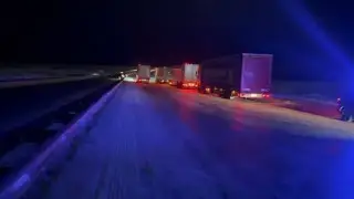 Тысячи автомобилей застряли на подъеме в Карагандинской области из-за непогоды