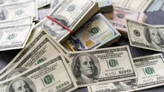 Тенге укрепляется: курс доллара снизился в Казахстане