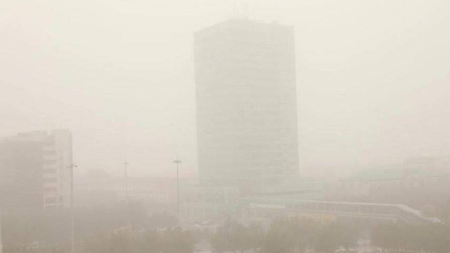 Атырау накрыл пыльный шторм: жителям рекомендовали оставаться дома