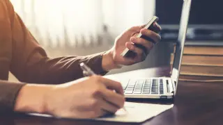 Нейрожелімен жасалған сурет қазақстандықты жауапқа тартты