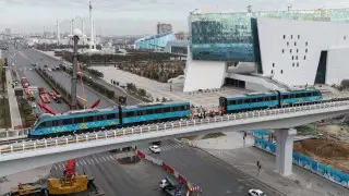 استاناداعى LRT ۆاگوندارىن قولمەن سۇيرەگەن جۇمىسشىلار جۇرتتى تاڭعالدىردى