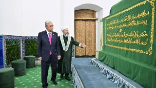 President Tokayev Visits Iconic Mausoleum of Khoja Ahmed Yasawi