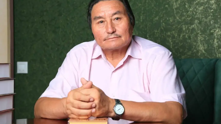 Renowned Kazakh Poet and Musician Kadyrkhan Kizatuly Dies in Bus Crash