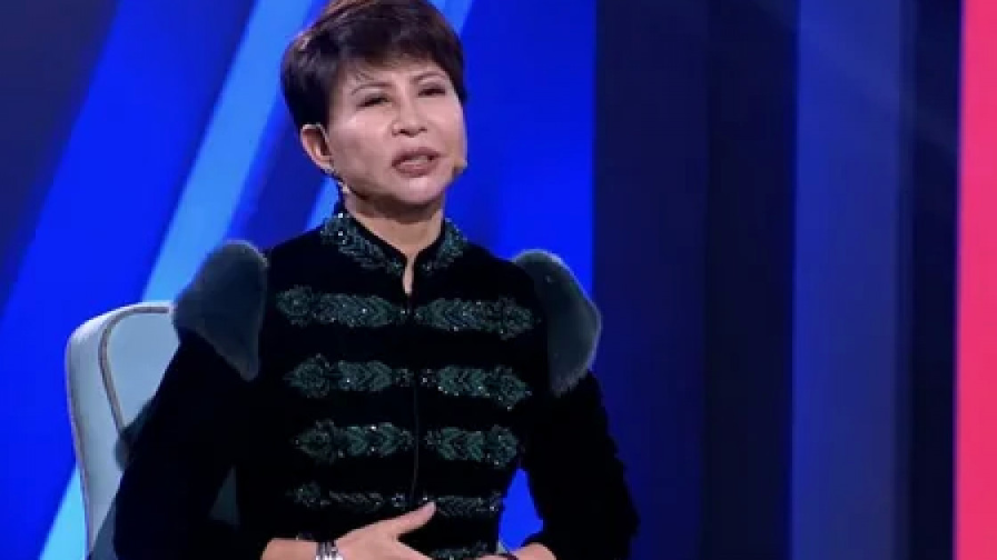 Roza Rymbaeva: Kak ıa stala mamoı dlá dvýh devochek