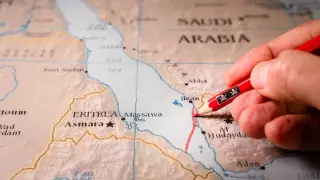 يراننىڭ تەڭىز جولدارىنا قاتىستى ەسكەرتۋى: ايماقتاعى شيەلەنىس كۇشەيە مە؟