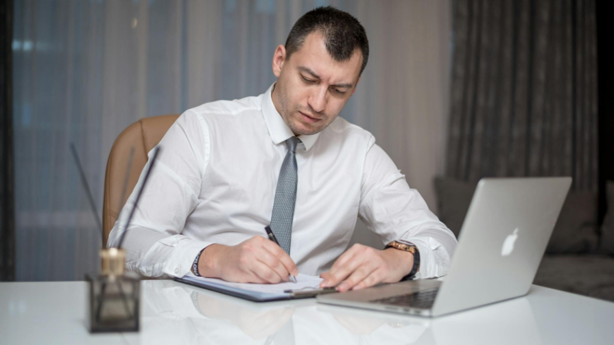 «قازاقمىس» پروۆەل ماسشتابنۋيۋ رەسترۋكتۋريزاسيۋ: چتو يزمەنيلوس؟