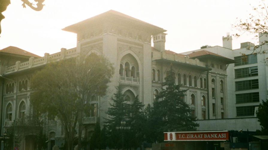 كليەنتى Halyk Bank جالۋيۋتسيا نا سبوي: چتو پرويسحوديت س بانكوم؟