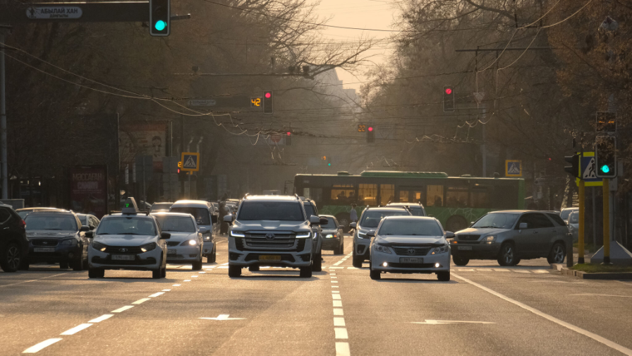 Алматыдағы көлік кептелісі мен смогқа қарсы жаңа шешім: Жұп-тақ нөмірлі күндер енгізіле ме?