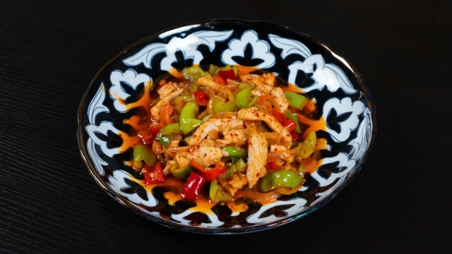 «مەن ءۇشىن دۇعا جاسايتىن ەشكىم جوق»: نۇرلان البان اناسىنىڭ ءقابىرى باسىنان جۇرەككە تيەتىن جازبا جاريالادى