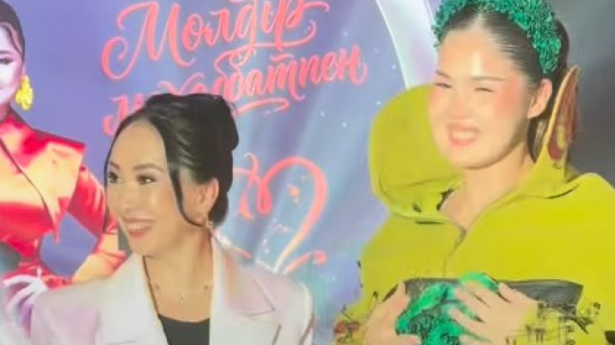 Singer Karakat Abildina Gifts Unique Item to Tursynbek Kabatov's Granddaughter