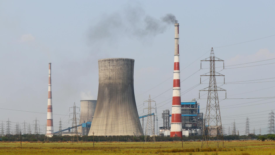 Úndistan 7 jyldan keıin Iran munaıyn qaıta satyp aldy