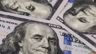 Теңге нығая түсуде: доллар бағамы төмендеп жатыр