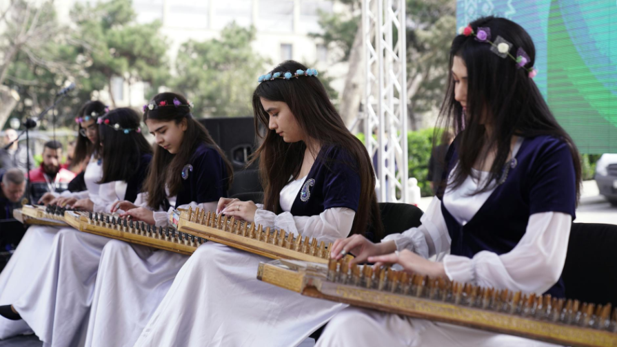 Audience Member Declares Love on Stage at Makpal Zhunusova Concert