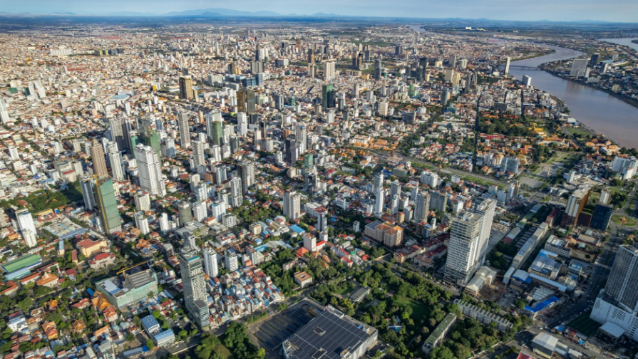 Almatydaǵy Sensata City turǵyndary alańdaýly: aýlany jolǵa berip, kólik jolyn salmaqshy