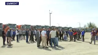 شىمكەنتتە كوشە تازالايتىن ارنايى تەحنيكا جۇرگىزۋشىلەرى جۇمىسقا شىعۋدان باس تارتتى