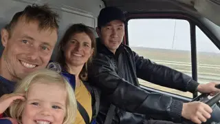 Kazakh Driver Hailed for Helping Stranded French Family in Mangystau