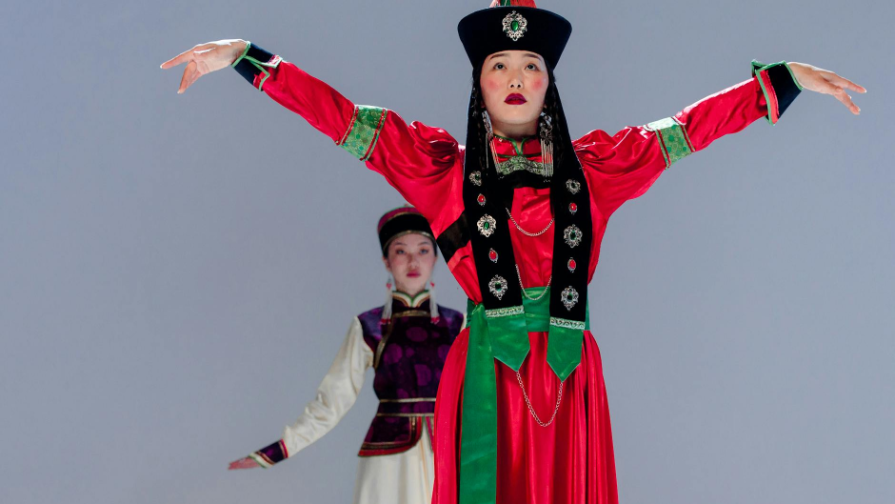 "Ұлымды "балам" деп айта алмаймын": Жазира Байырбекова ұлының тойында көз жасына ерік берді