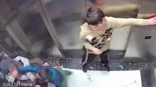 «Ең батыл төбелес»: Лифттегі видео бүкіл әлемді талқылауда