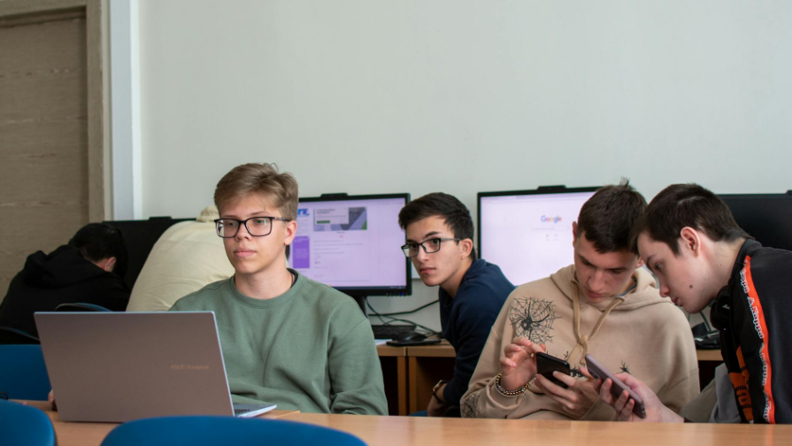 Мектептегі буллинг: Жаңа заңдар мен ескі мәселелер