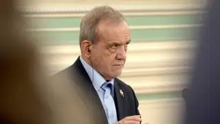 Iran prezıdenti Ormýz buǵazyndaǵy blokadanyń saldary týraly aıtty