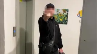 جيتەلنيسا پاۆلودارا پوجالوۆالاس نا سوسەدا، پريەۆراتيۆشەگو ەە جيزن ۆ اد