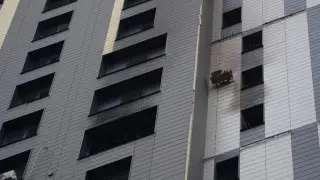 جەنششينا، پوتەرياۆشايا ترويح دەتەي پري پوجارە ۆ استانە، پريشلا ۆ سوزنانيە