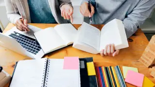 Выпускники в Казахстане: как вернуть деньги за госгрант и избежать долгов