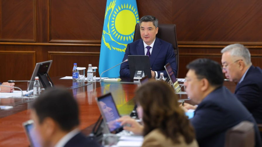 «مۇمكىندىگى شەكتەۋلى بالالارمەن جۇمىس ىستەۋدى مۇعالىمدەر بىلمەيدى» – بەكتەنوۆ ينكليۋزيا جۇيەسىن سىنادى