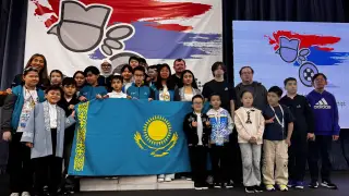 يۋنىە كازاحستانسكيە شاحماتيستى ۋستانوۆيلي ميروۆوي رەكورد: 9 زولوتىح مەدالەي