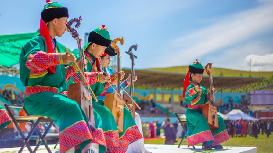 ماقپال ءجۇنىسوۆا: «60-تان اسقان سوڭ شالدار سويلەي باستادى»