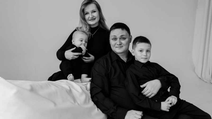 "اكەسىنىڭ توپىراعى كەپكەن جوق": مارقۇم مۇرات بيسەمبيننىڭ قىزى تۇرمىسقا شىقتى