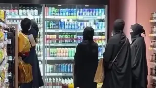 Алматыда паранжа киген әйелдері бар ер адам туралы видео полицияға жетті