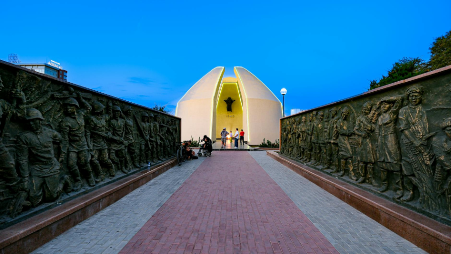 Astanadaǵy «Atameken» etno-memorıaldyq kesheni buzyla bastady: Ornyna ne salynatyny jumbaq