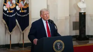 Tramp pen AQSH birinshi hanymyn Vashıngtondaǵy keshki astan shuǵyl evakýasıalady