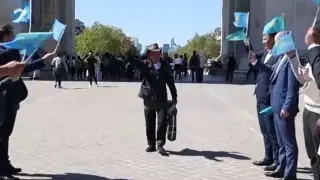 76 жастағы қария 3 мың шақырымнан астам жолды жаяу жүріп өтіп, Парижге жетті