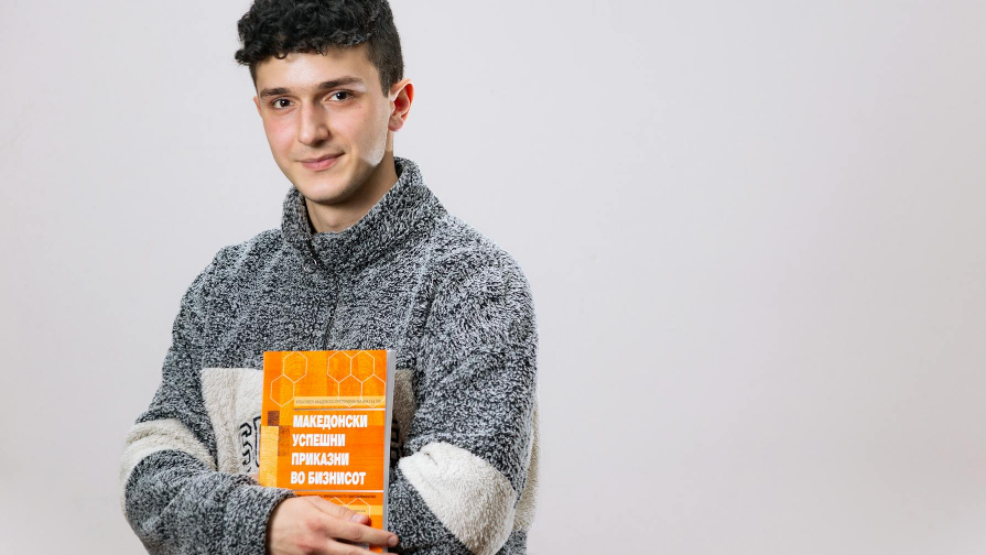 Marqum Muhtar Shahanovty "sharlatan" dep ataǵan azamattyń úndeýi jurtty dúrliktirdi