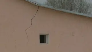 Jambyl oblysyndaǵy 100 jyldyq mektep: balalar tastap ketkendeı jaǵdaıda bilim alýda