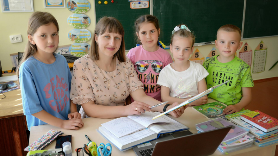 "پەداگوگتەردى قورعايمىز": دەپۋتات اسحات ايماعامبەتوۆ ۇستازدارعا قۋانىشتى جاڭالىق ايتتى