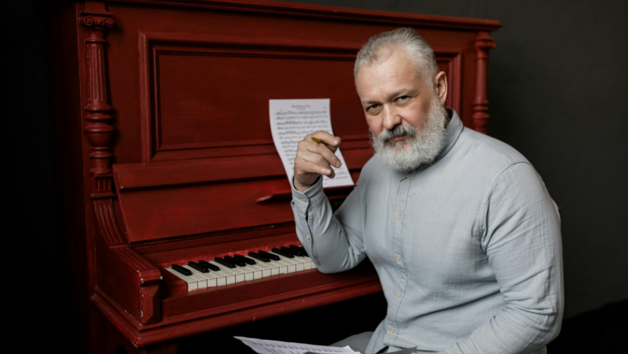 "Adam óledi, ajal qalady": Birjan Hasanǵalıev ákesin saǵynyp, júrek tebirenterlik jazba jarıalady