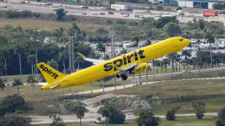 Spirit Airlines toqtatyldy: Álemdegi alǵashqy loýkosterlerdiń biri bankrotqa ushyrady