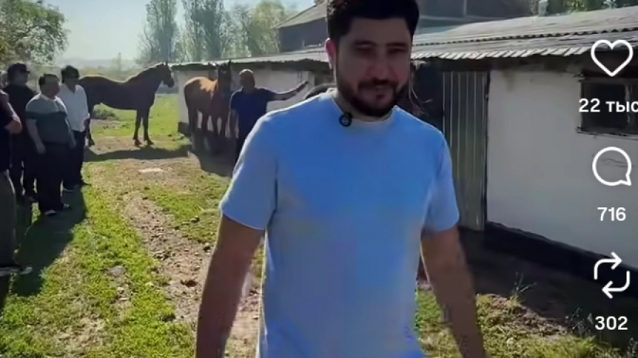 Meyrambek Besbayev Gifts Abdyzhappar Alkhozha a Prized Horse